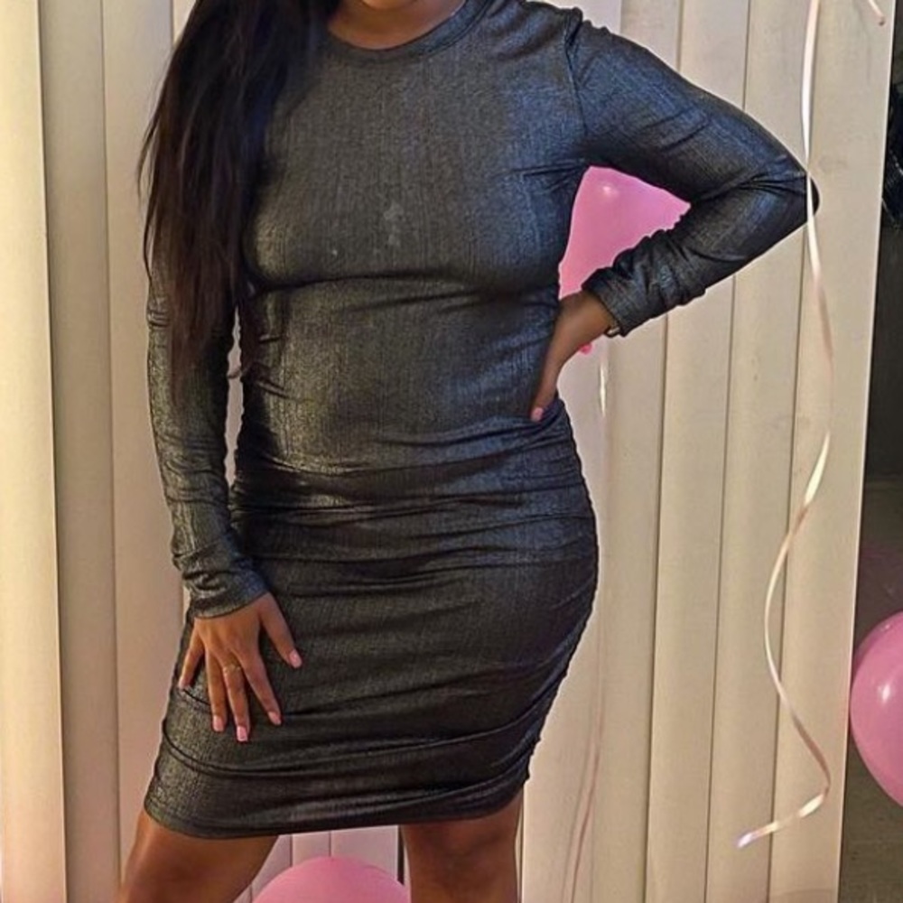 Forever 21 size M gray/metallic dress